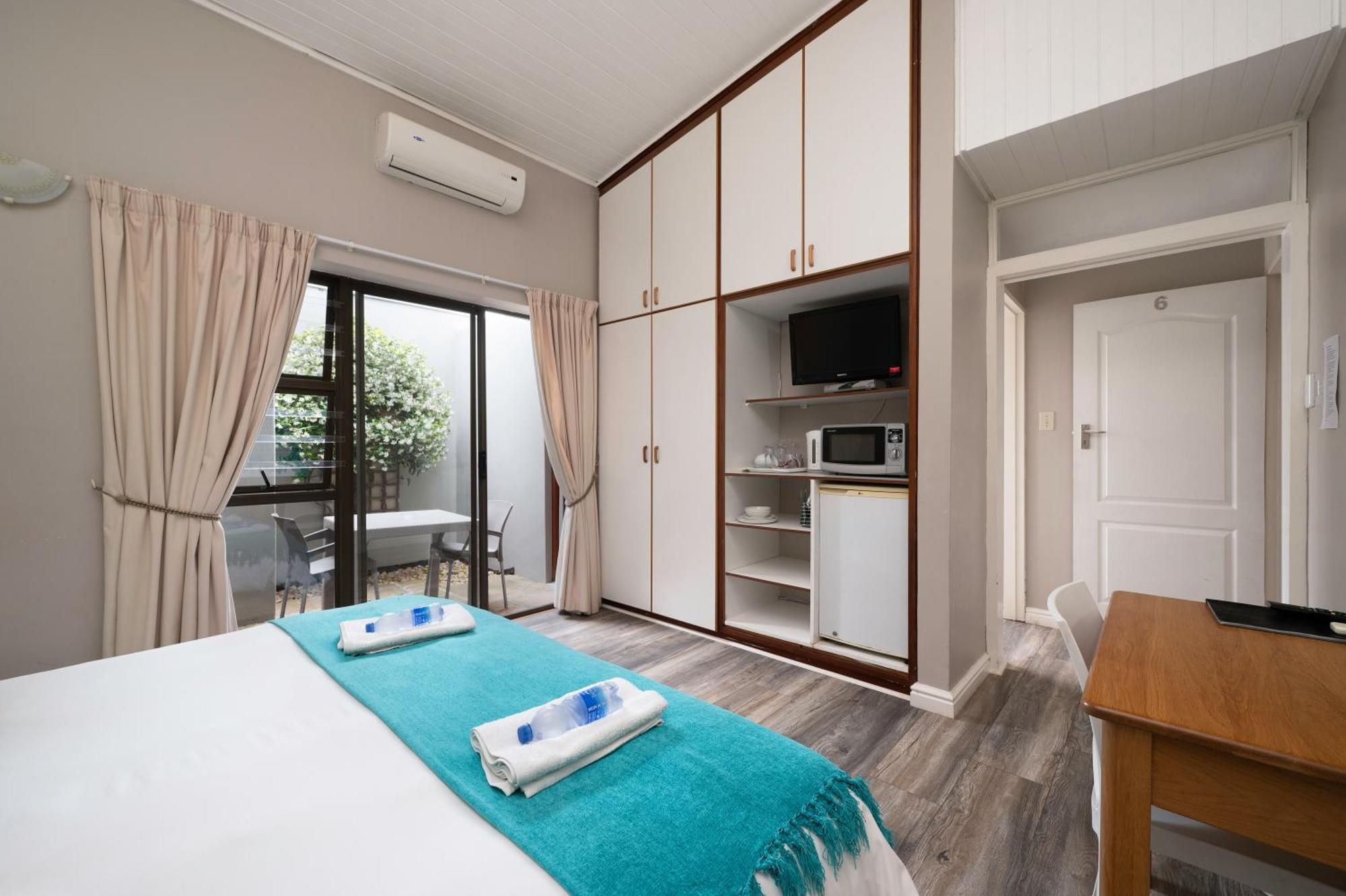Admirals Lodge Guest House And Brightways Self Catering Apartments Порт Елизабет Екстериор снимка