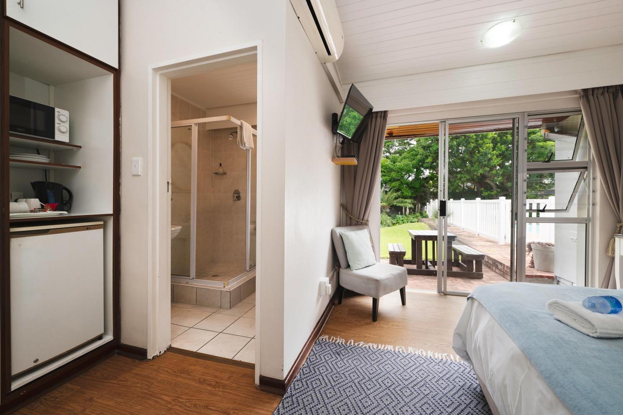 Admirals Lodge Guest House And Brightways Self Catering Apartments Порт Елизабет Екстериор снимка
