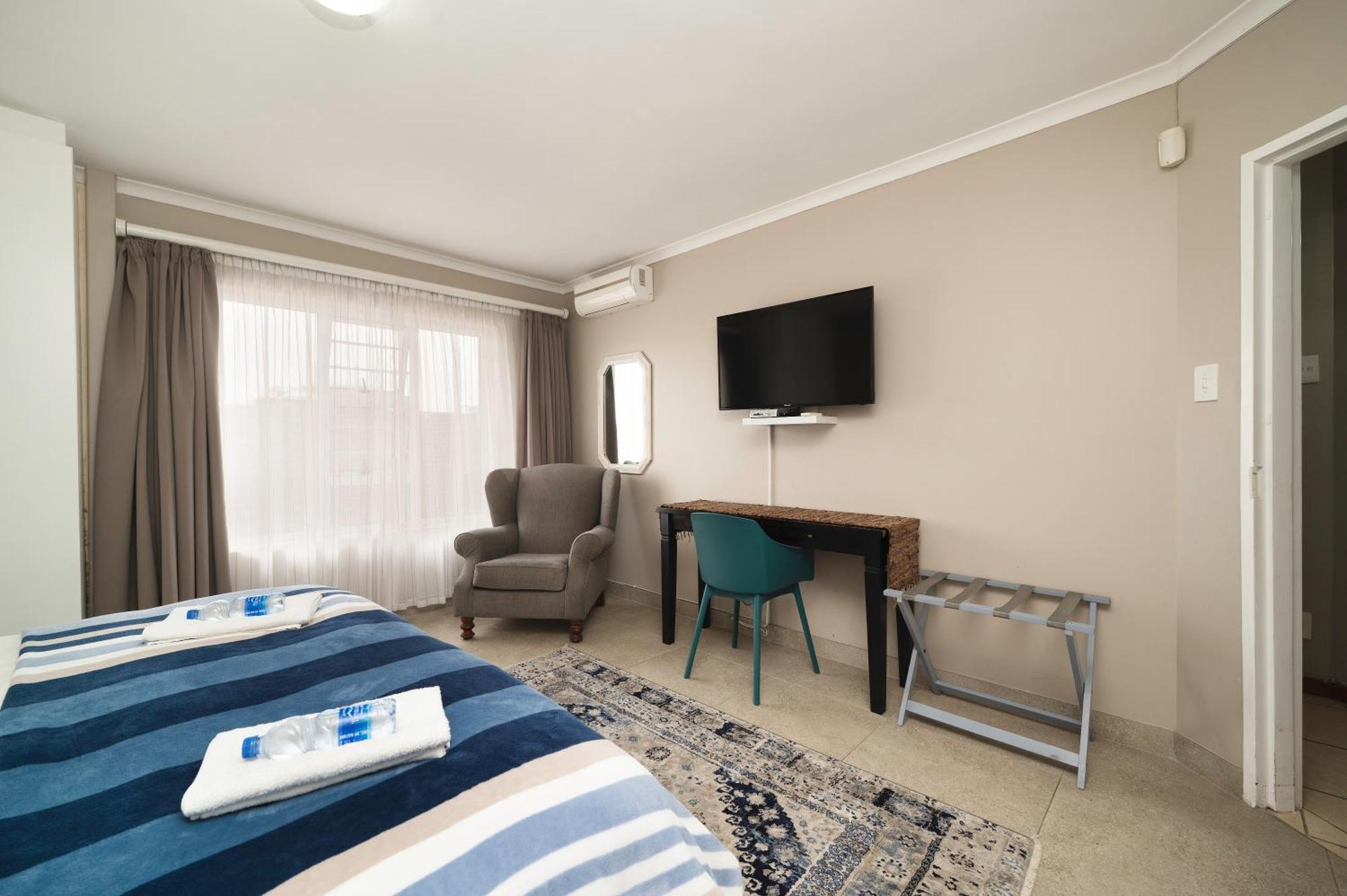 Admirals Lodge Guest House And Brightways Self Catering Apartments Порт Елизабет Екстериор снимка