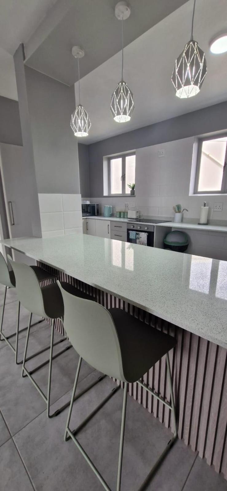 Admirals Lodge Guest House And Brightways Self Catering Apartments Порт Елизабет Стая снимка