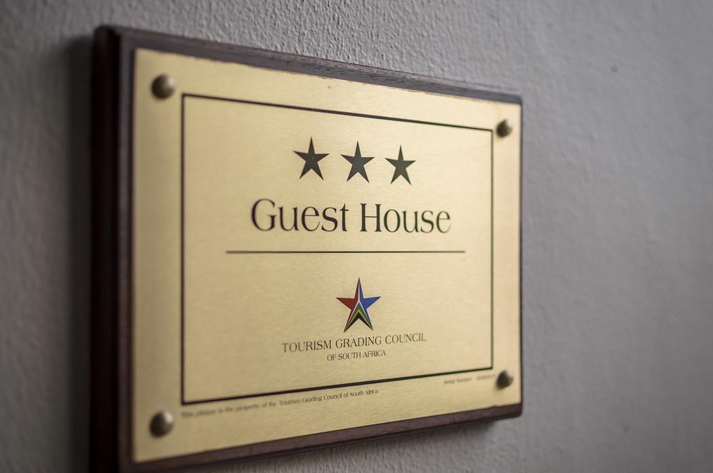 Admirals Lodge Guest House And Brightways Self Catering Apartments Порт Елизабет Екстериор снимка