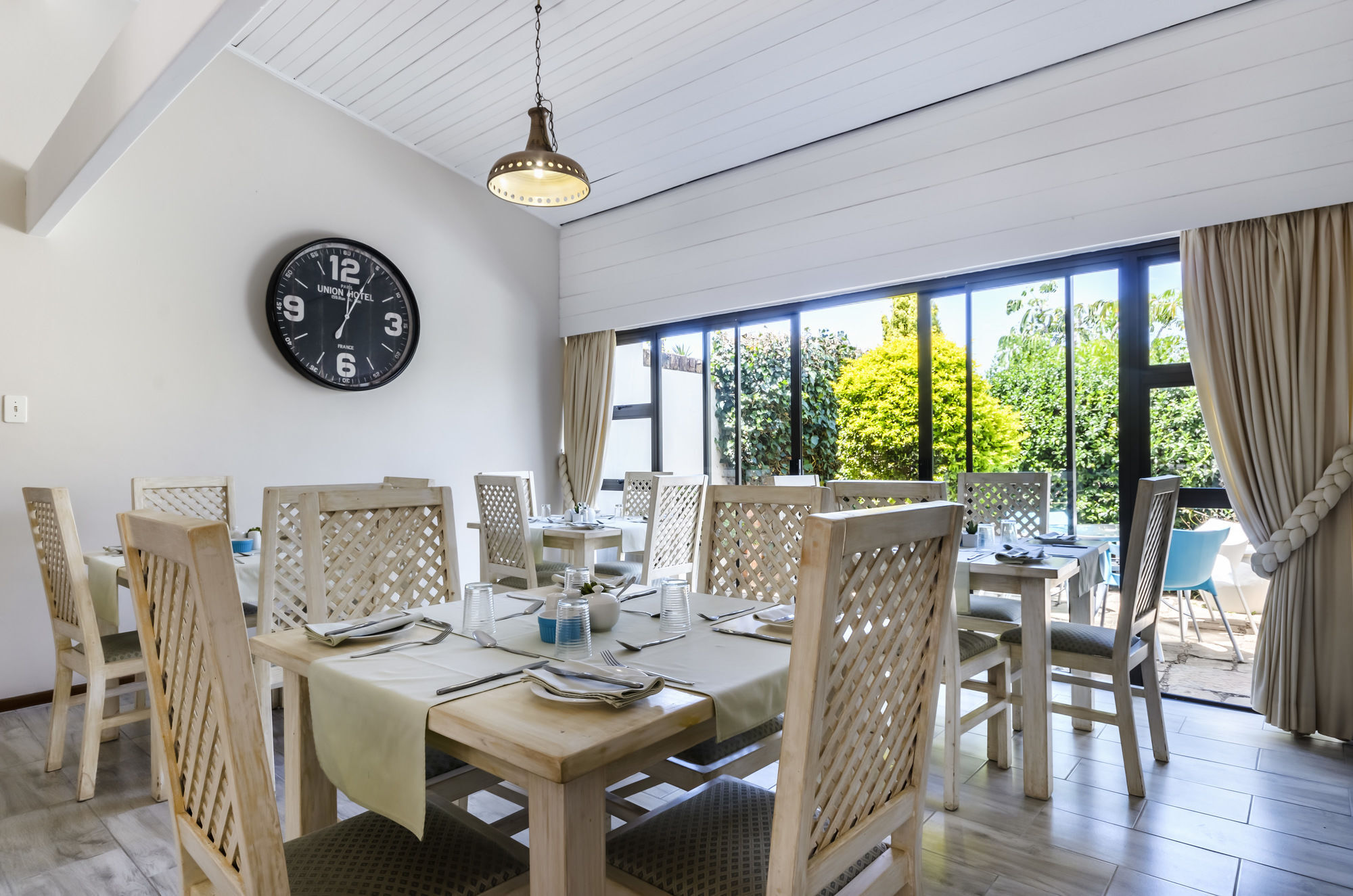 Admirals Lodge Guest House And Brightways Self Catering Apartments Порт Елизабет Екстериор снимка