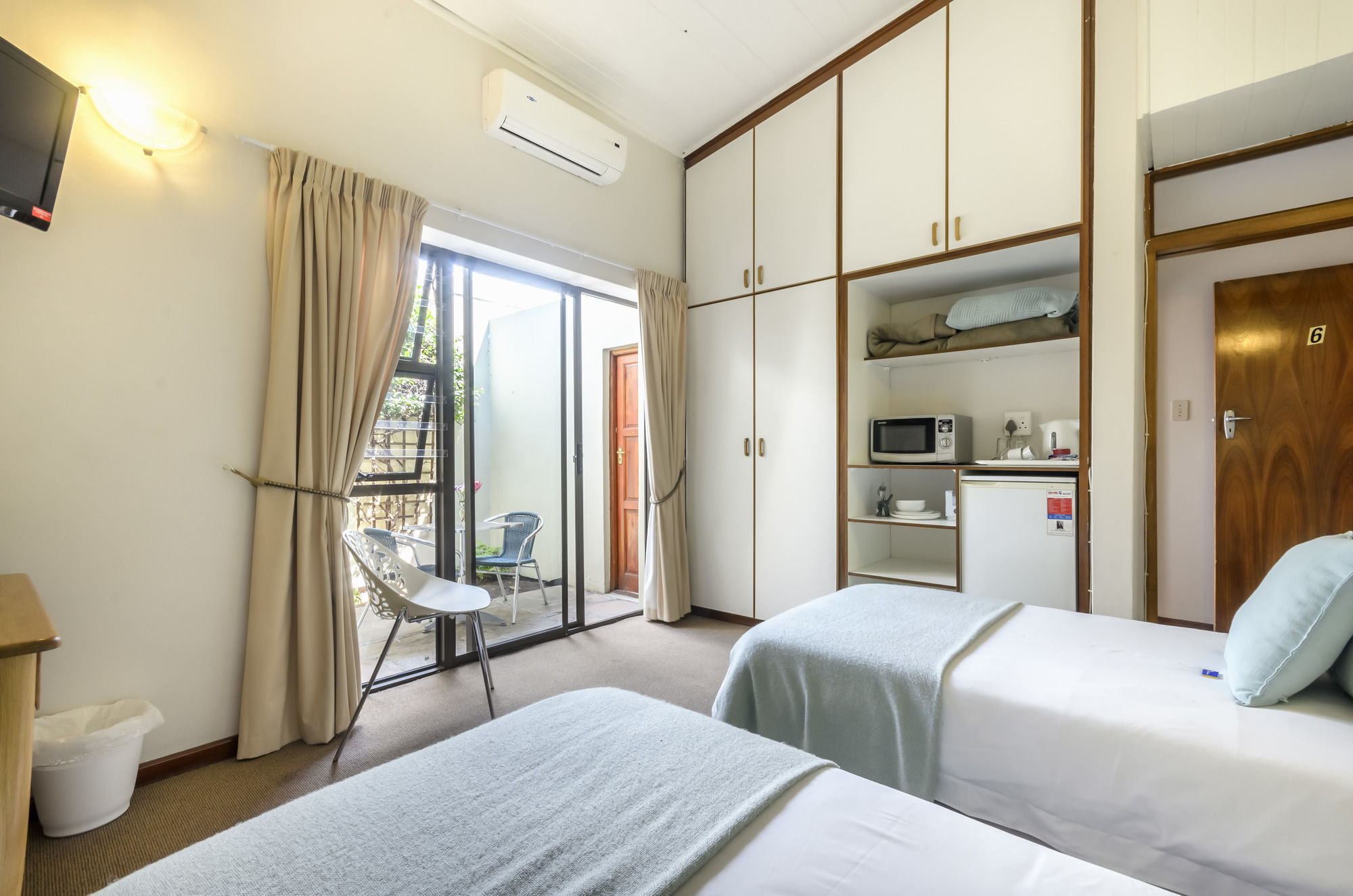 Admirals Lodge Guest House And Brightways Self Catering Apartments Порт Елизабет Екстериор снимка