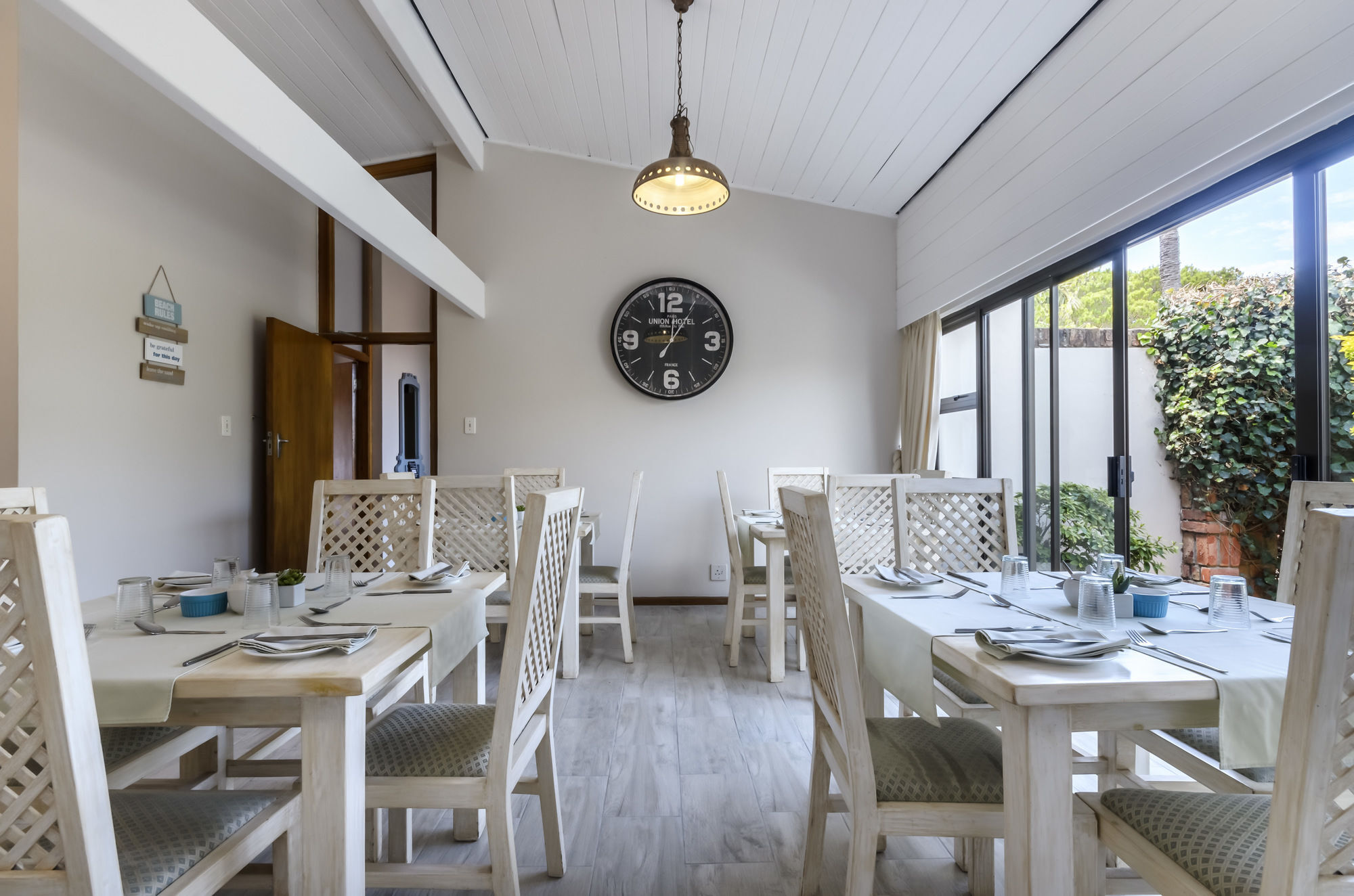 Admirals Lodge Guest House And Brightways Self Catering Apartments Порт Елизабет Екстериор снимка