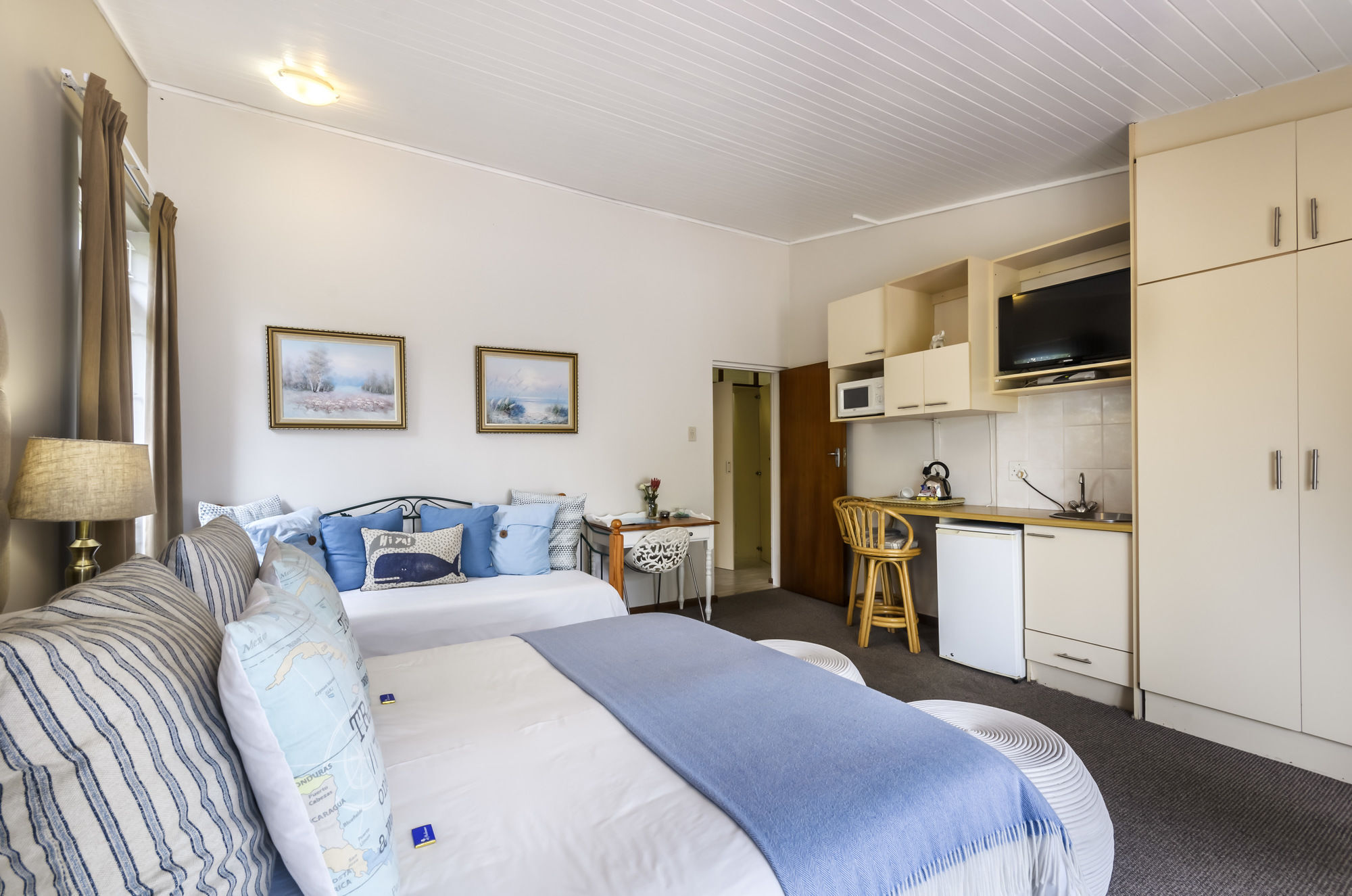 Admirals Lodge Guest House And Brightways Self Catering Apartments Порт Елизабет Екстериор снимка